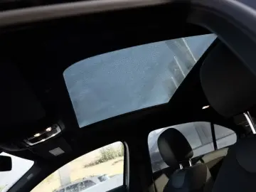 Mercedes-Benz A 220 4M Limo AMG-Sport MLB Pano AHK HUD night