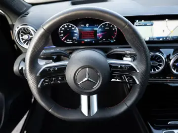 Mercedes-Benz A 220 4M Limo AMG-Sport MLB Pano AHK HUD night