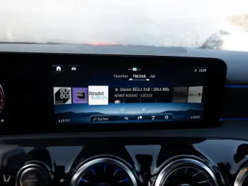 Mercedes-Benz A 220 4M Limo AMG-Sport MLB Pano AHK HUD night