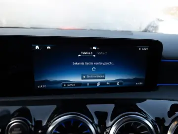 Mercedes-Benz A 220 4M Limo AMG-Sport MLB Pano AHK HUD night