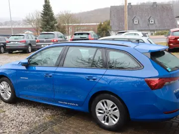 SKODA Octavia Combi 4x4 DSG Navi LED Kamera