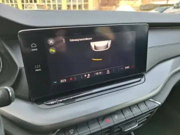 SKODA Octavia Combi 2 0TDI 4x4 Ambition DSG  LED ACC P