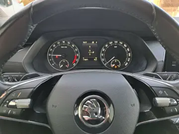 SKODA Octavia Combi 2 0TDI 4x4 Ambition DSG  LED ACC P