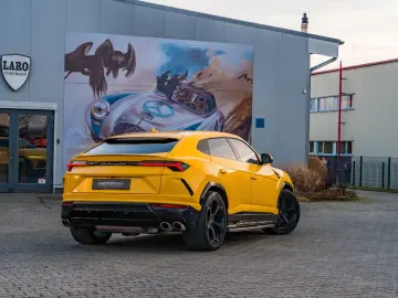 LAMBORGHINI B&O   Akrapovic