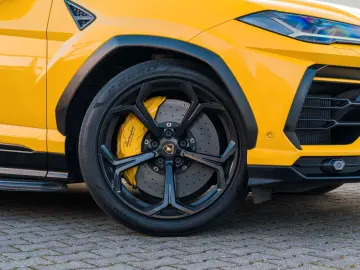 LAMBORGHINI B&O   Akrapovic