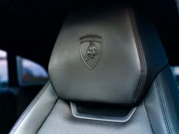 LAMBORGHINI B&O   Akrapovic