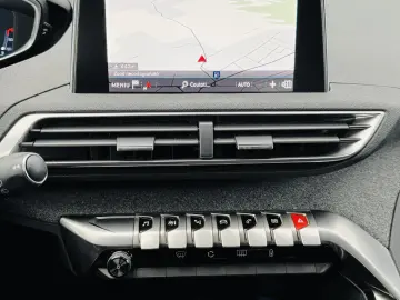 PEUGEOT 3008 Allure 1.2 PureTech 130 cp RAR efectuat