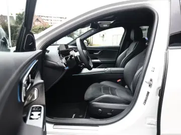 Mercedes-Benz E 200 AMG Sport Advanced Superscreen