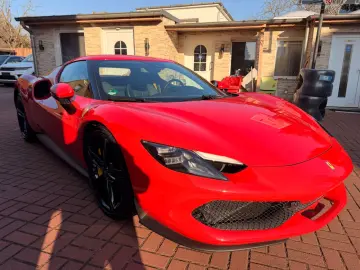 FERRARI 296 GTB LIFT JBL LED CARBONLENKRAD 7 JAHRE SERVI