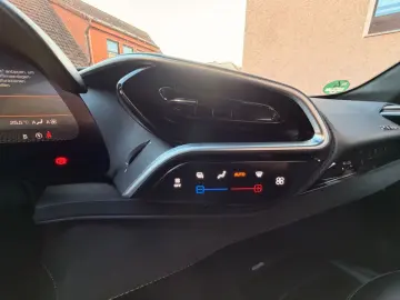 FERRARI 296 GTB LIFT JBL LED CARBONLENKRAD 7 JAHRE SERVI