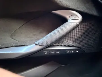 FERRARI 296 GTB LIFT JBL LED CARBONLENKRAD 7 JAHRE SERVI