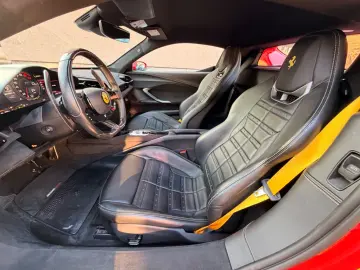 FERRARI 296 GTB LIFT JBL LED CARBONLENKRAD 7 JAHRE SERVI