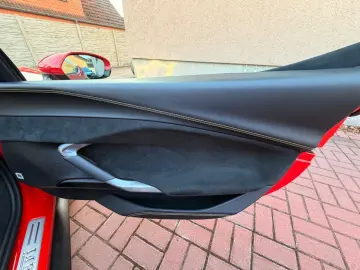 FERRARI 296 GTB LIFT JBL LED CARBONLENKRAD 7 JAHRE SERVI