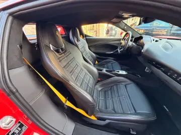 FERRARI 296 GTB LIFT JBL LED CARBONLENKRAD 7 JAHRE SERVI