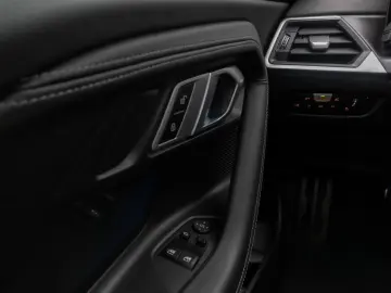 BMW M240i xD Coupé Camera Alarm DAB HiFi Glass Roof