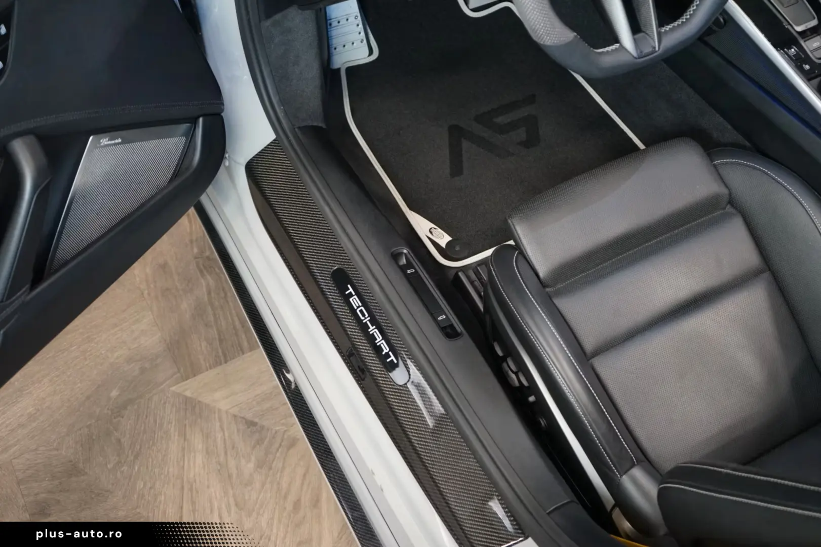 Porsche 911 Turbo S CABRIO TECHART AKRAPOVIC