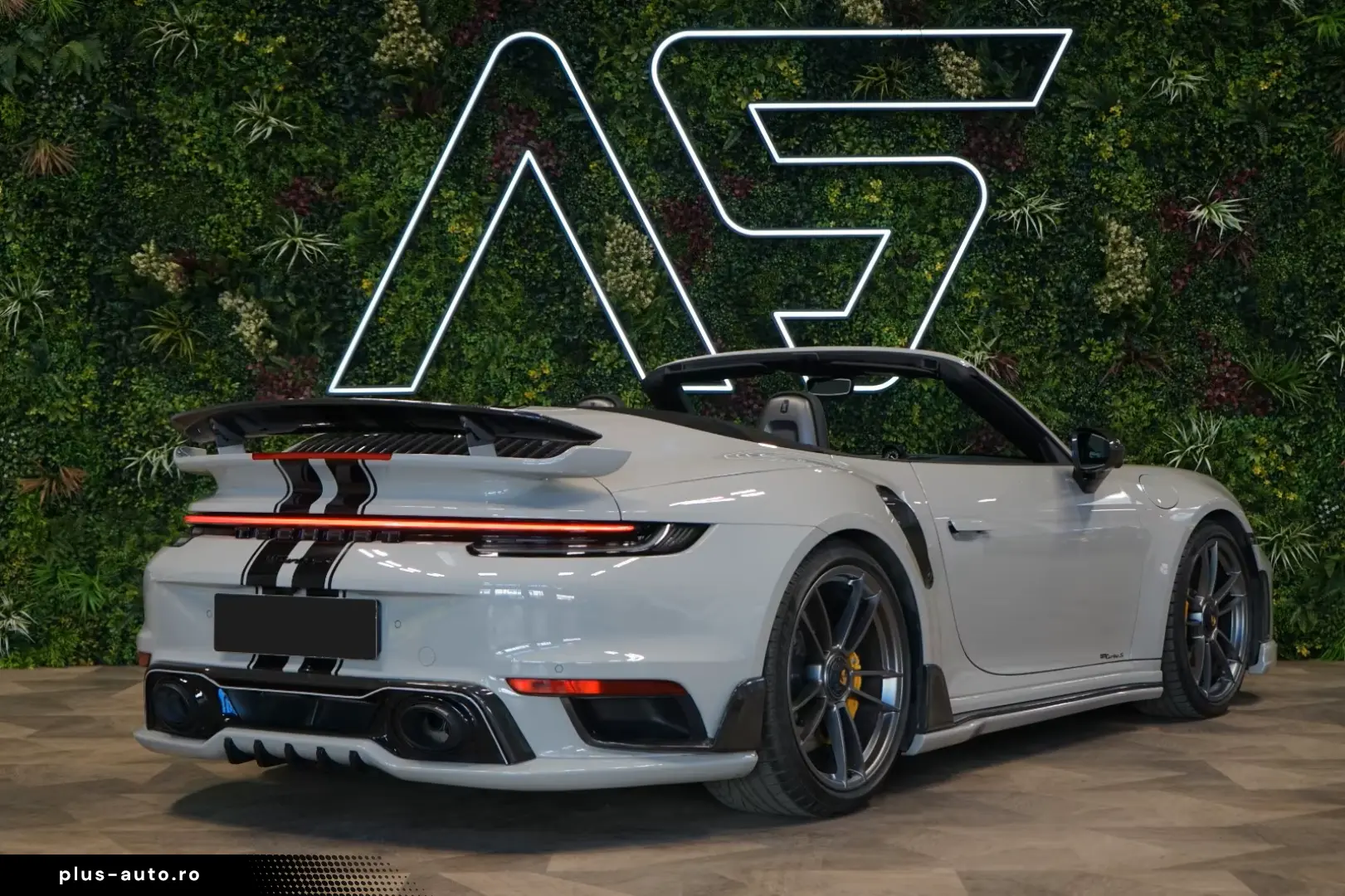 Porsche 911 Turbo S CABRIO TECHART AKRAPOVIC