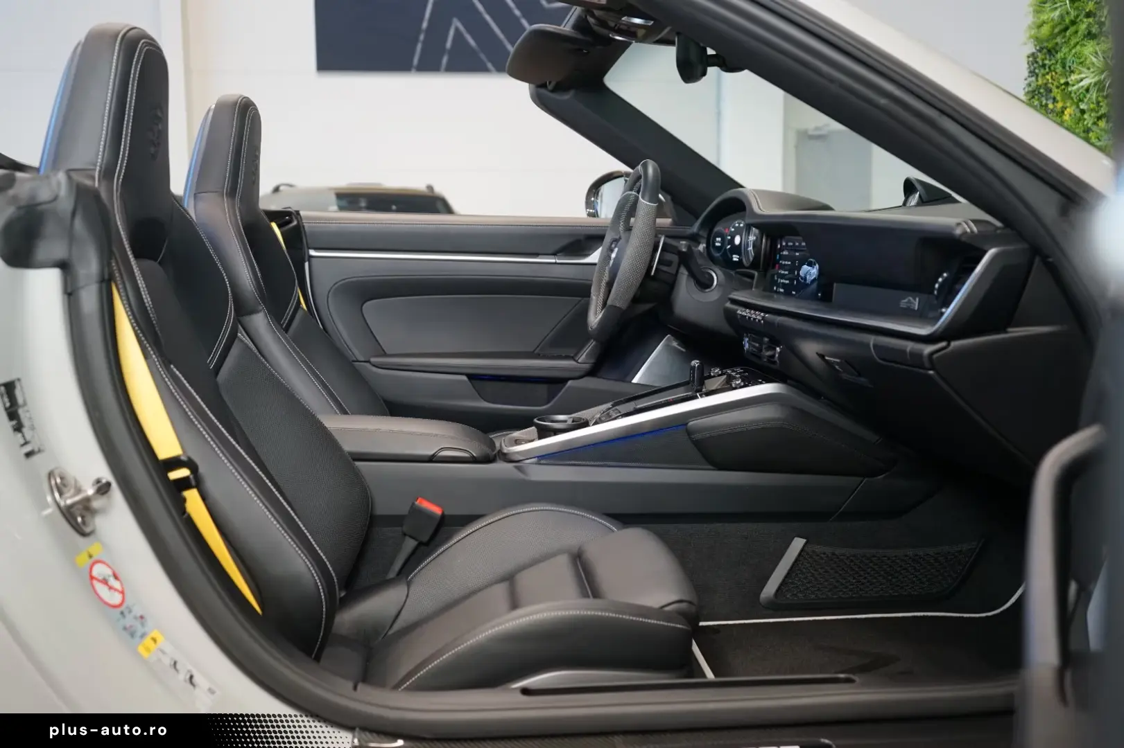 Porsche 911 Turbo S CABRIO TECHART AKRAPOVIC