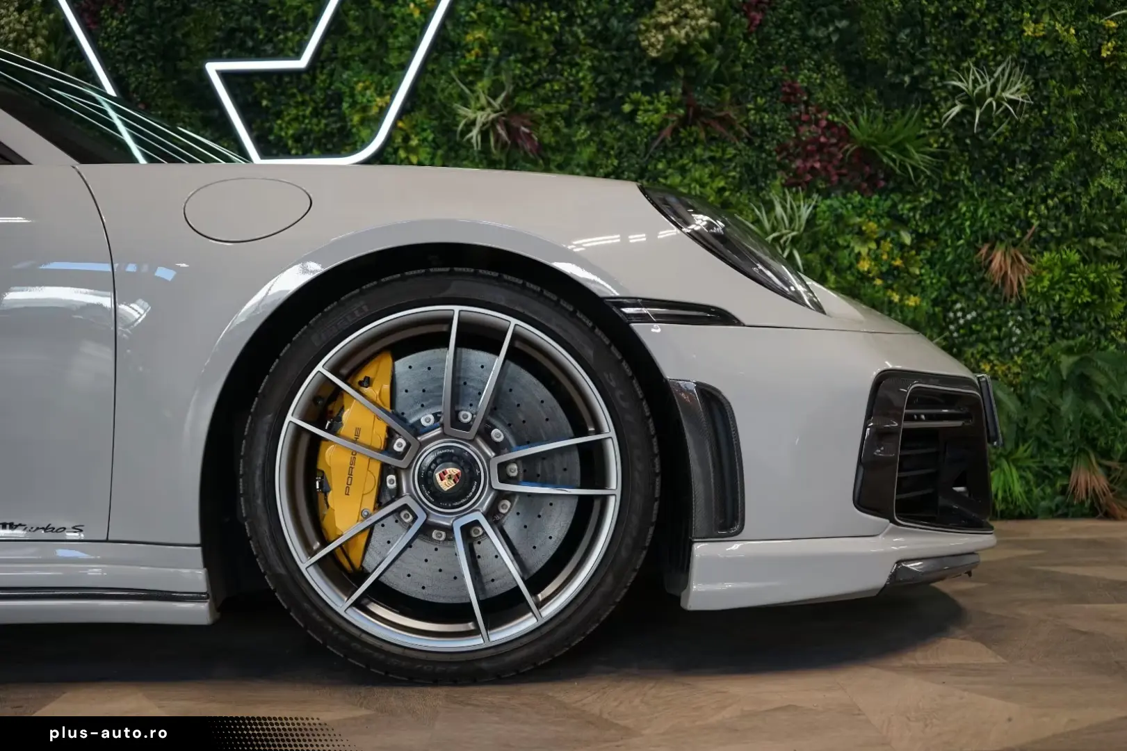 Porsche 911 Turbo S CABRIO TECHART AKRAPOVIC