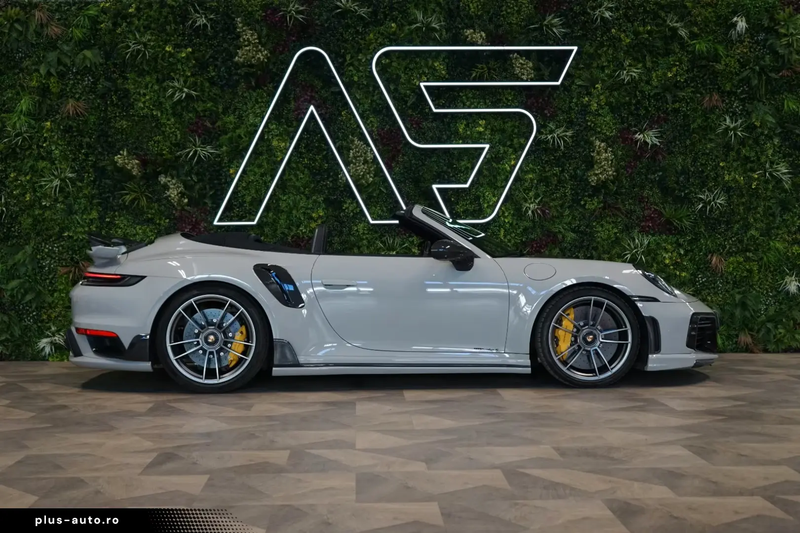 Porsche 911 Turbo S CABRIO TECHART AKRAPOVIC