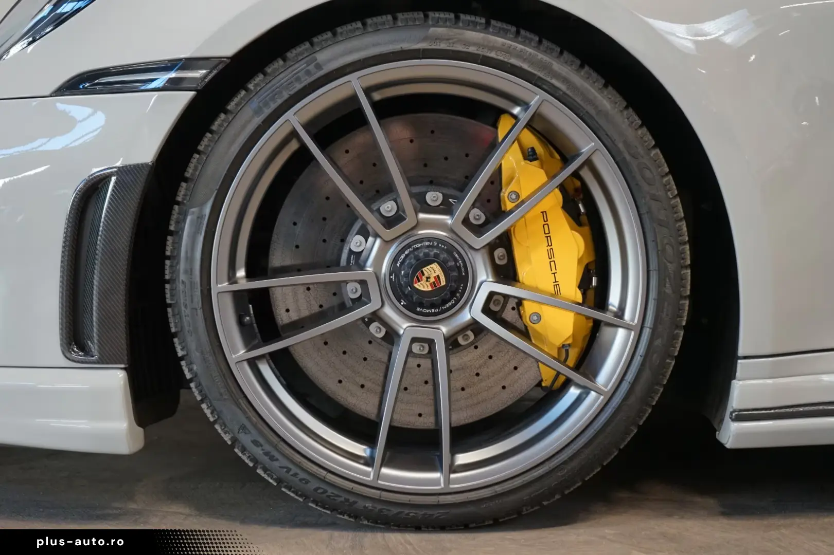 Porsche 911 Turbo S CABRIO TECHART AKRAPOVIC