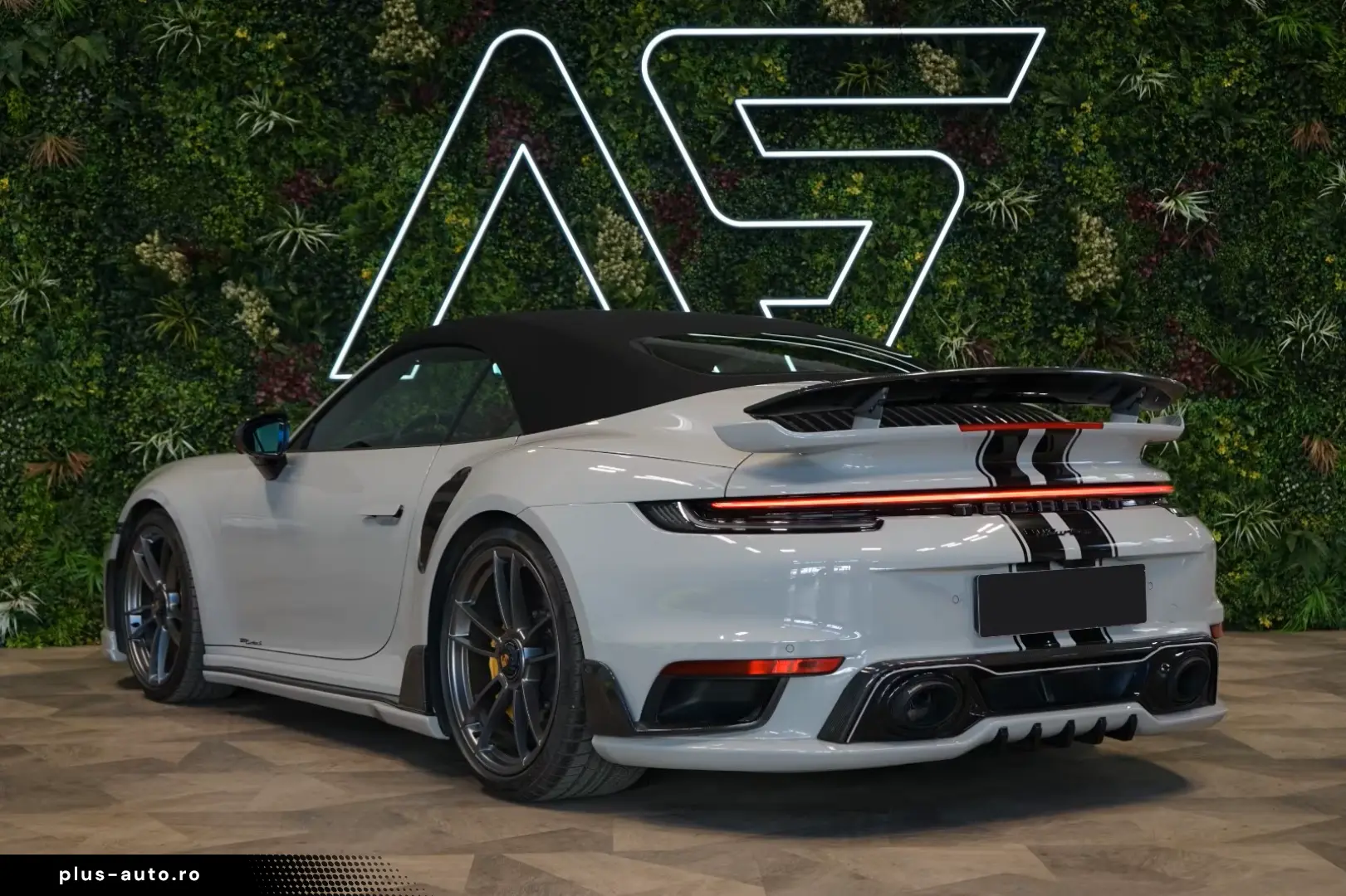Porsche 911 Turbo S CABRIO TECHART AKRAPOVIC