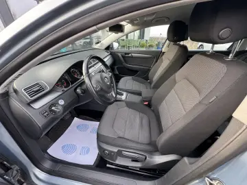 VOLKSWAGEN PASSAT    AUTOMAT