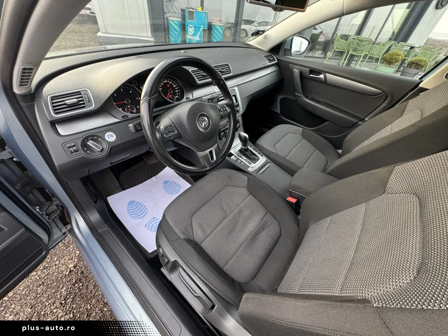 VOLKSWAGEN PASSAT    AUTOMAT