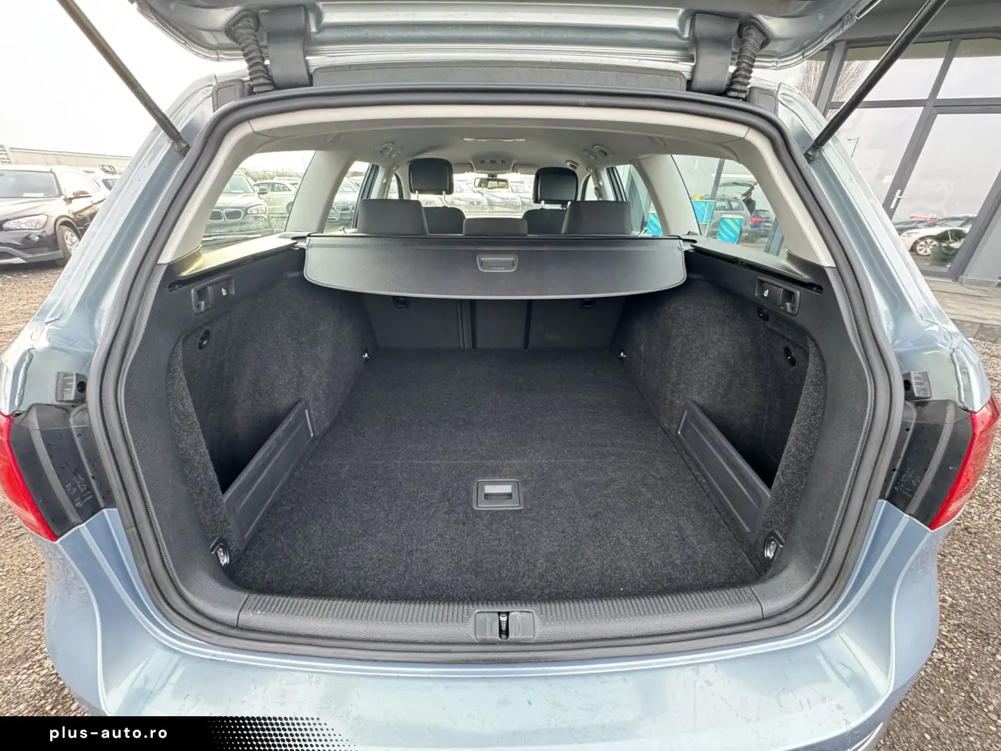 VOLKSWAGEN PASSAT    AUTOMAT