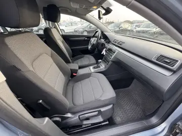 VOLKSWAGEN PASSAT    AUTOMAT