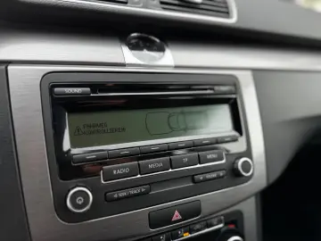 VOLKSWAGEN PASSAT    AUTOMAT