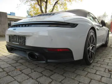 PORSCHE 992 CABRIO EXCL KREIDE CHRONO ABGAS 18W BELÜF 21