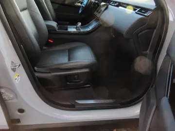 LAND ROVER NEW D300 R-DYN SE HEAD-UP BLACK PANO eAHK UPE