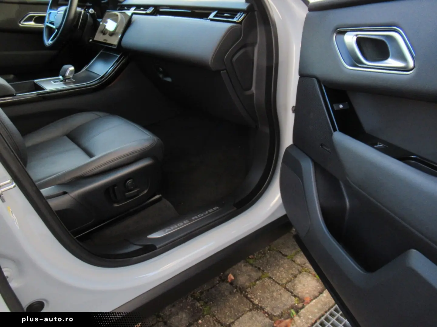 LAND ROVER NEW D300 R-DYN SE HEAD-UP BLACK PANO eAHK UPE