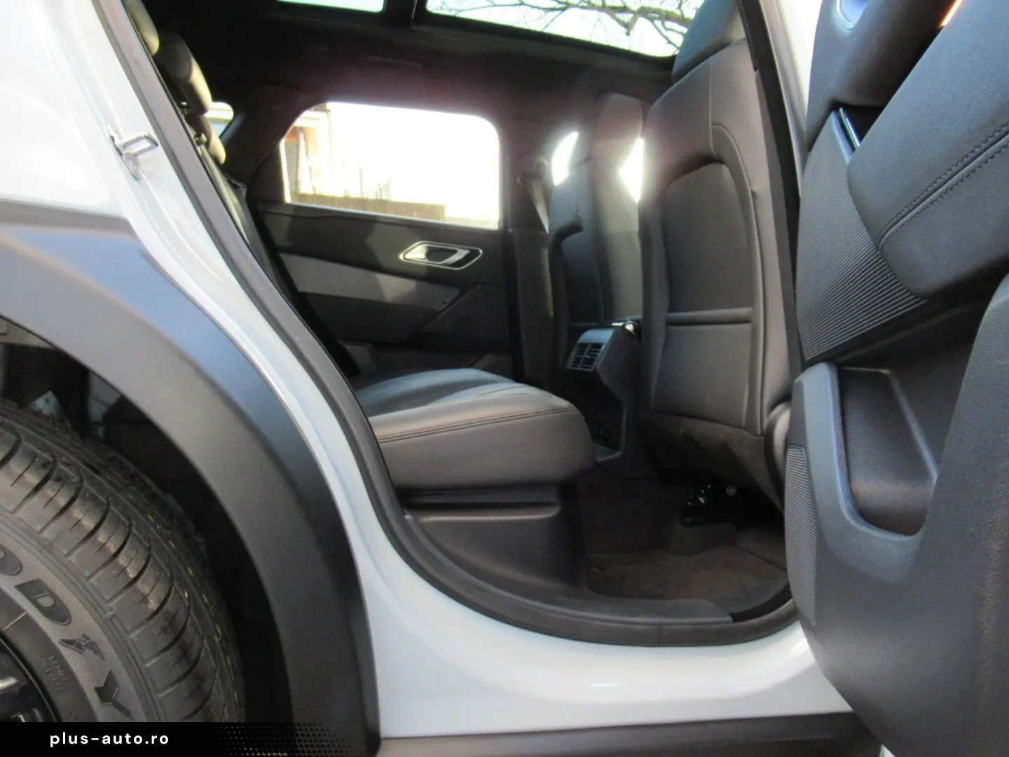 LAND ROVER NEW D300 R-DYN SE HEAD-UP BLACK PANO eAHK UPE