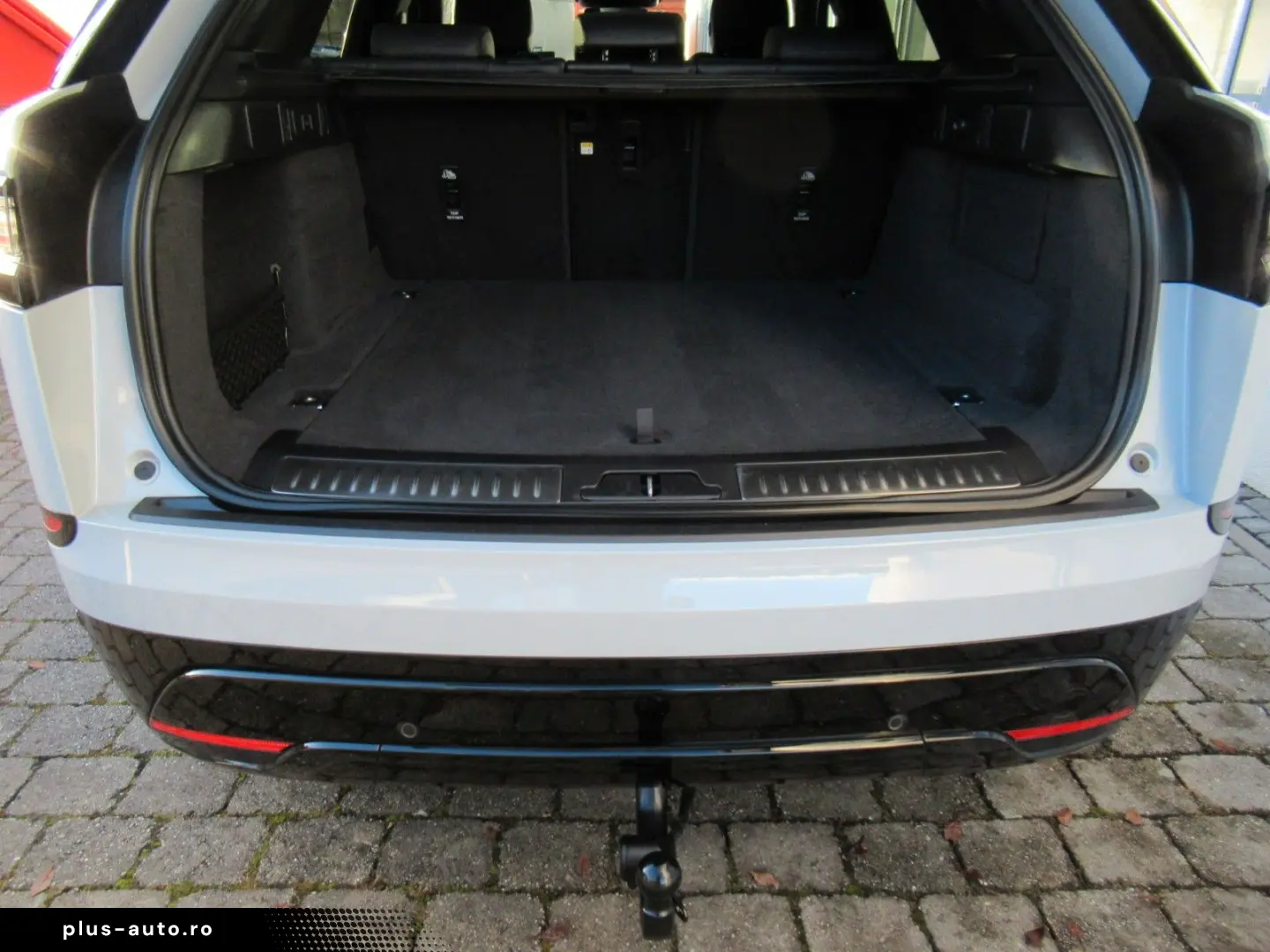 LAND ROVER NEW D300 R-DYN SE HEAD-UP BLACK PANO eAHK UPE