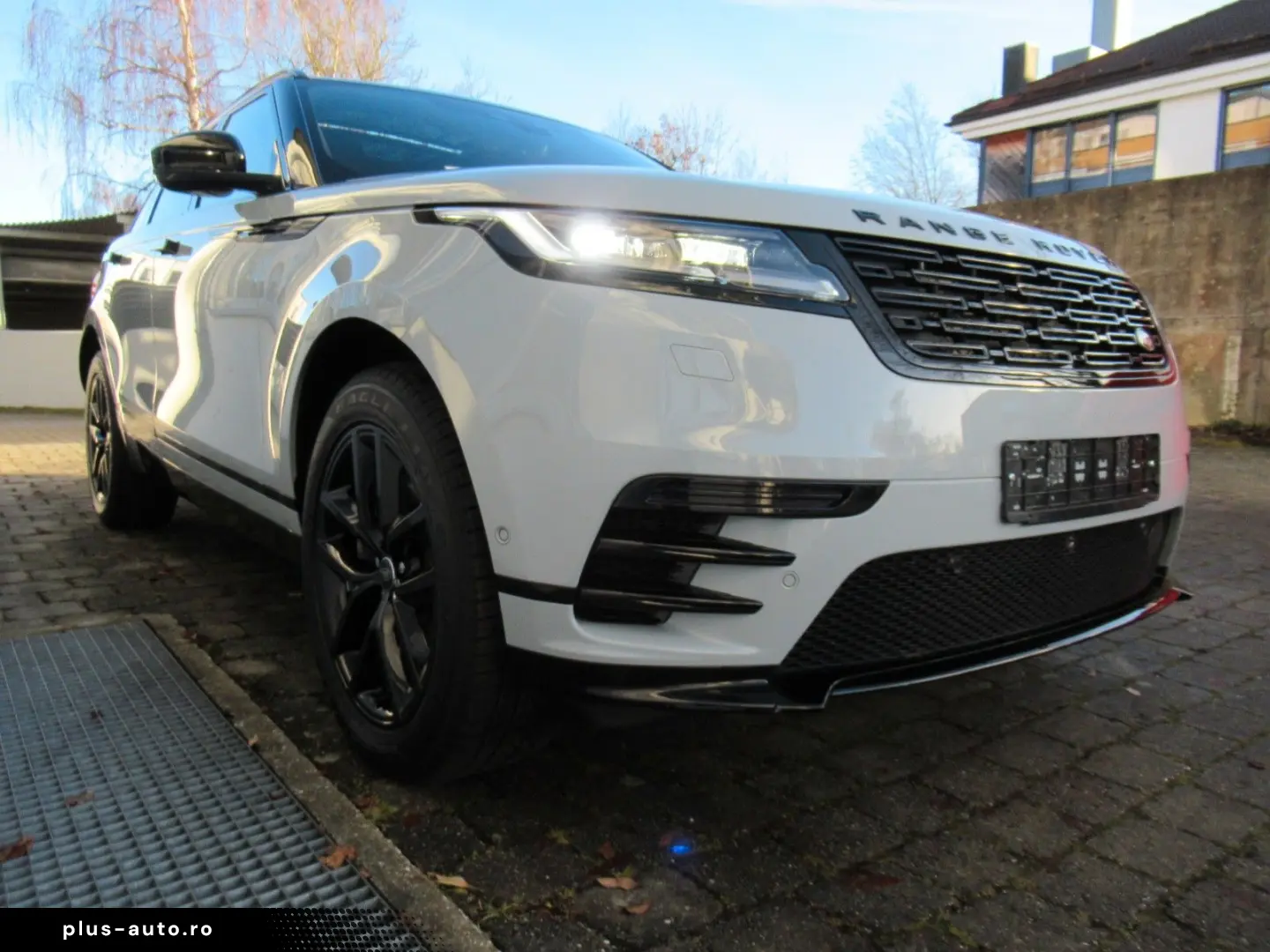 LAND ROVER NEW D300 R-DYN SE HEAD-UP BLACK PANO eAHK UPE