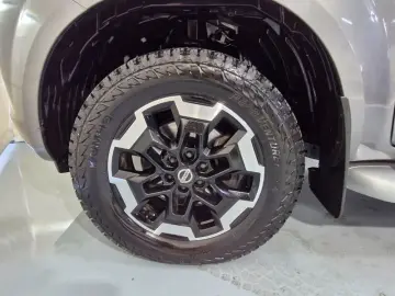 NISSAN NAVARA 2.3 dCi 190CP Tekna Double Cab auto 4WD