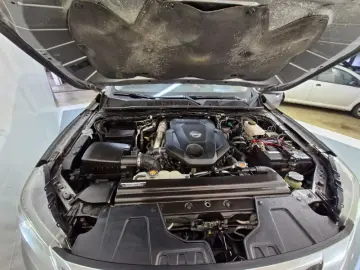 NISSAN NAVARA 2.3 dCi 190CP Tekna Double Cab auto 4WD