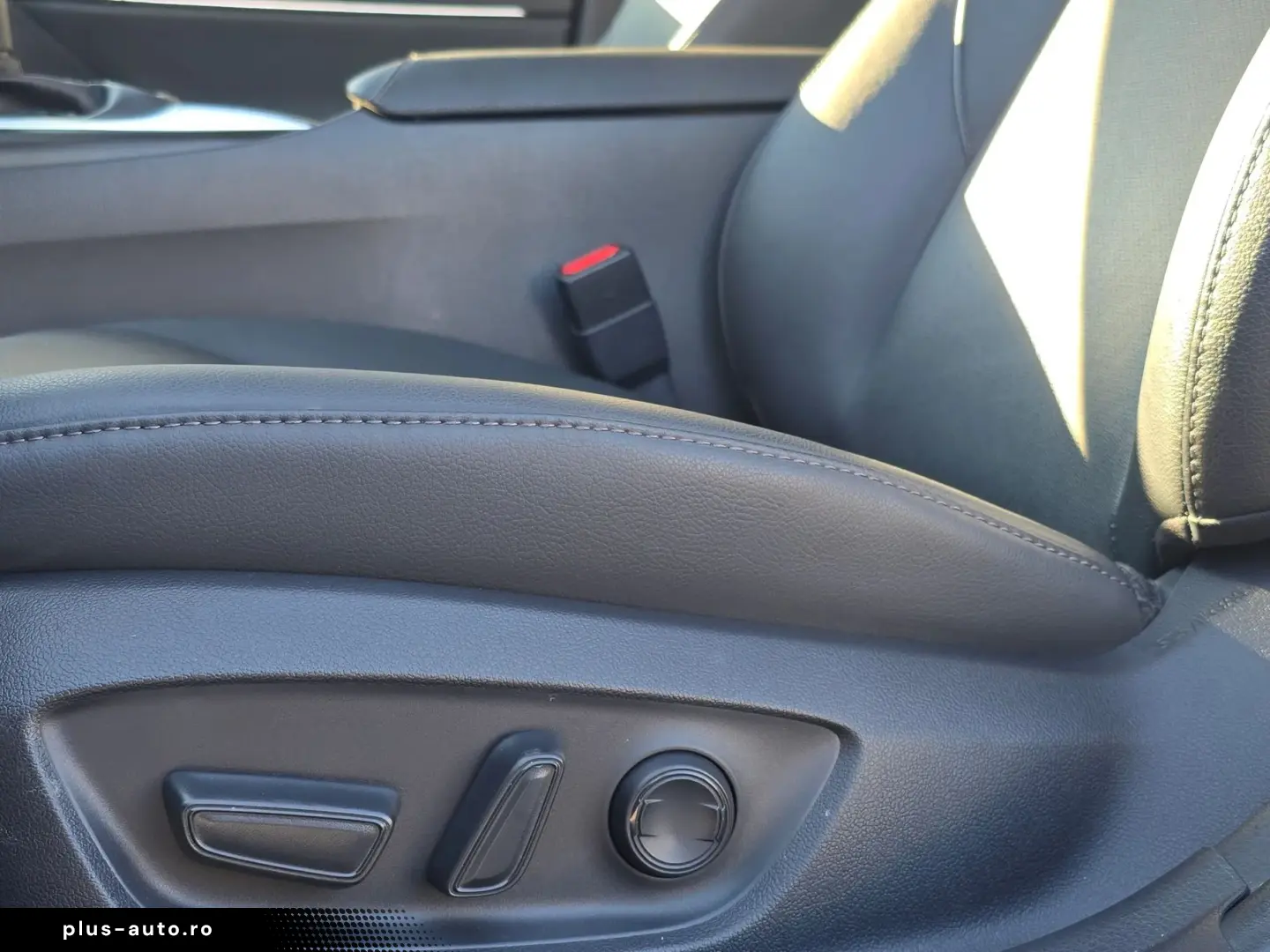 Toyota Camry Hybrid 2.5 - 218 CP Business