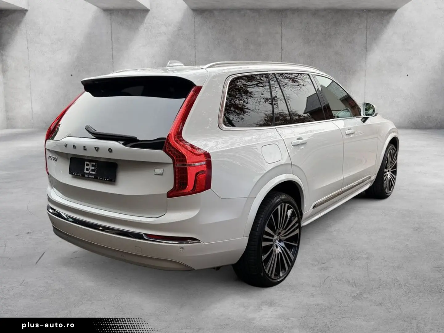 VOLVO XC90 T8 AWD Recharge Plug-In Hybrid Expression