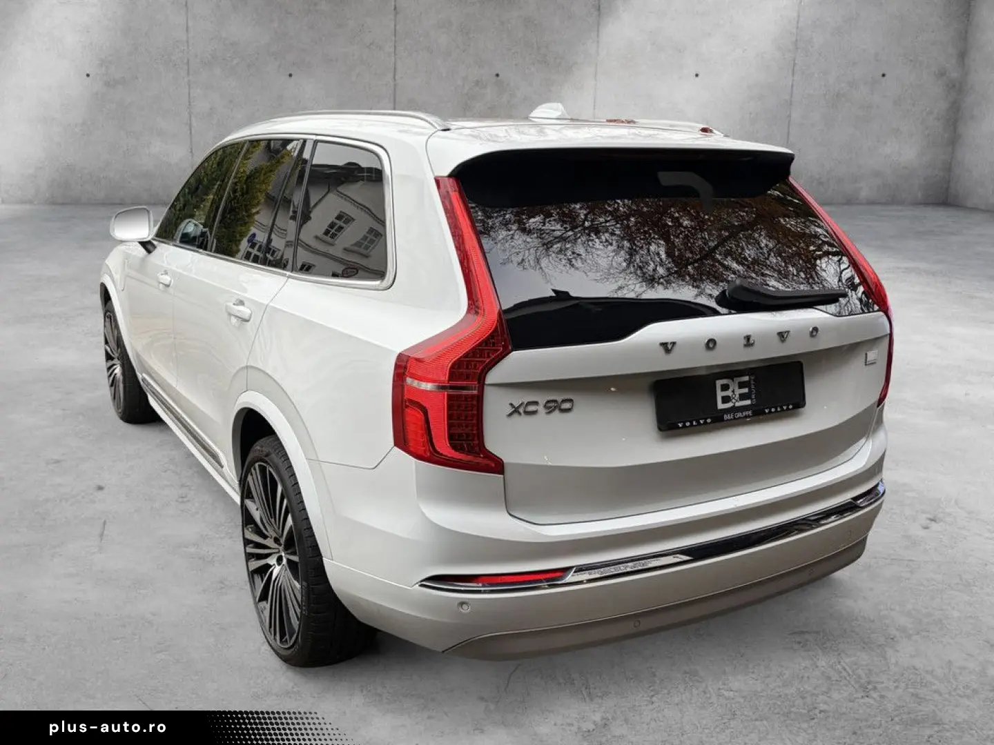 VOLVO XC90 T8 AWD Recharge Plug-In Hybrid Expression