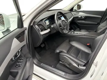 VOLVO XC90 T8 AWD Recharge Plug-In Hybrid Expression