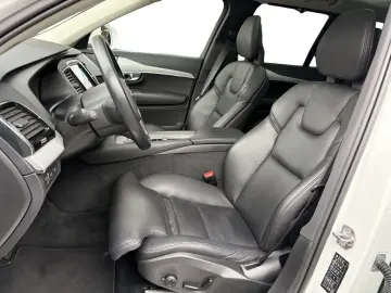 VOLVO XC90 T8 AWD Recharge Plug-In Hybrid Expression