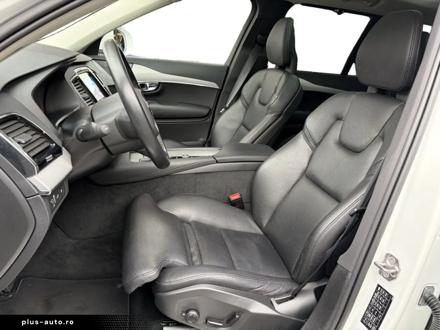 VOLVO XC90 T8 AWD Recharge Plug-In Hybrid Expression