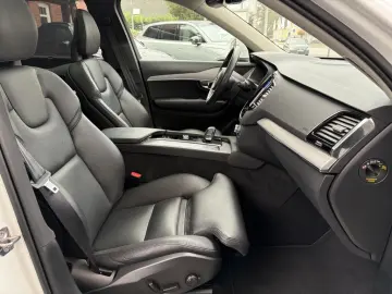 VOLVO XC90 T8 AWD Recharge Plug-In Hybrid Expression