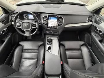 VOLVO XC90 T8 AWD Recharge Plug-In Hybrid Expression