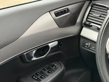 VOLVO XC90 T8 AWD Recharge Plug-In Hybrid Expression