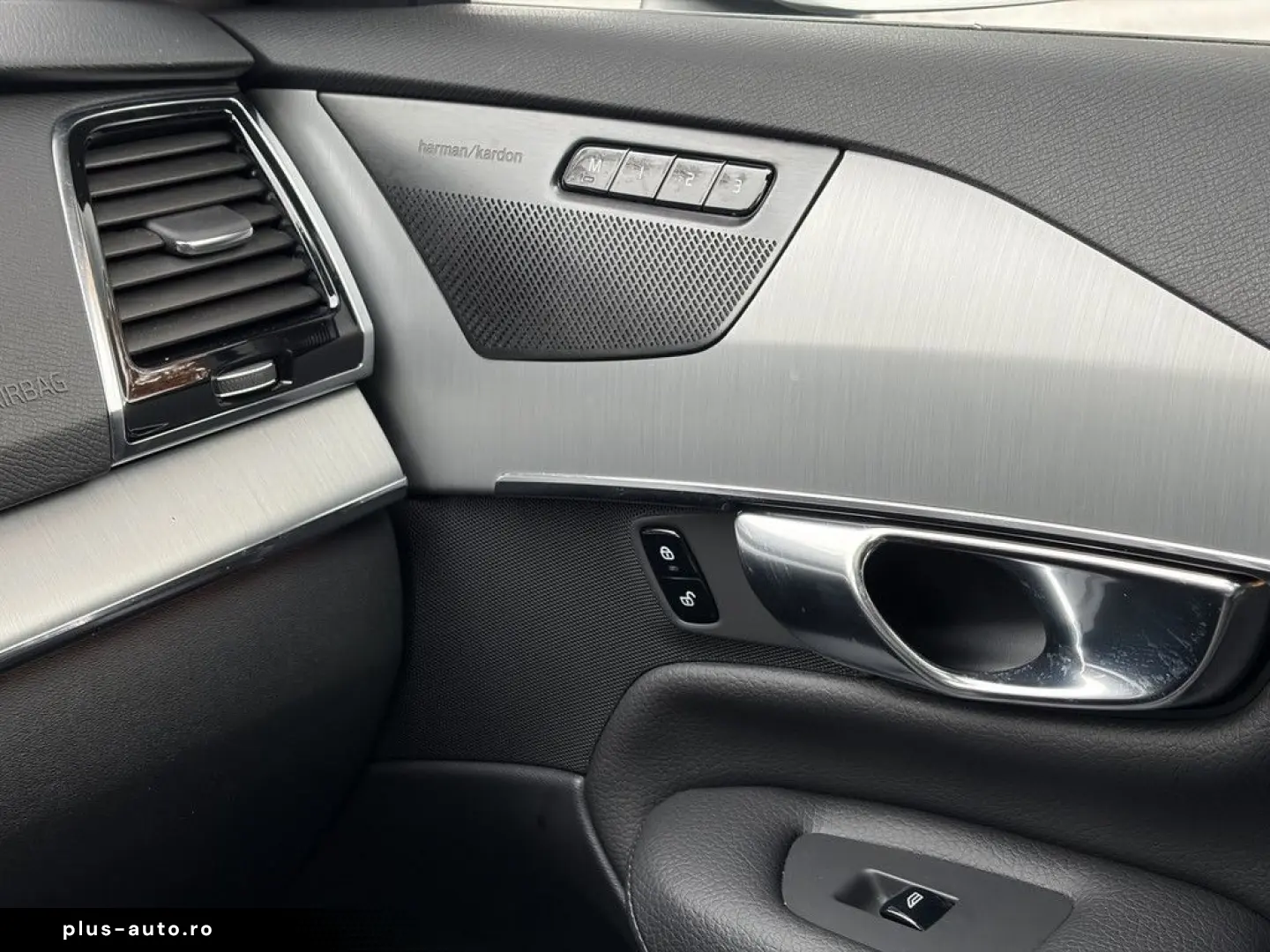 VOLVO XC90 T8 AWD Recharge Plug-In Hybrid Expression