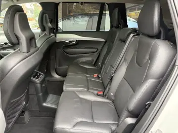 VOLVO XC90 T8 AWD Recharge Plug-In Hybrid Expression